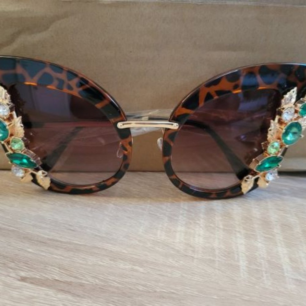 Oversized Leopard Design Jeweled Sunglasses-Cateye Shaped